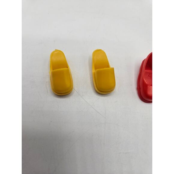 Vintage Marx Sindy Doll Shoes Yellow Slip Ons Clog‎ and Red Heeled (2 Pair) - Picture 7 of 9